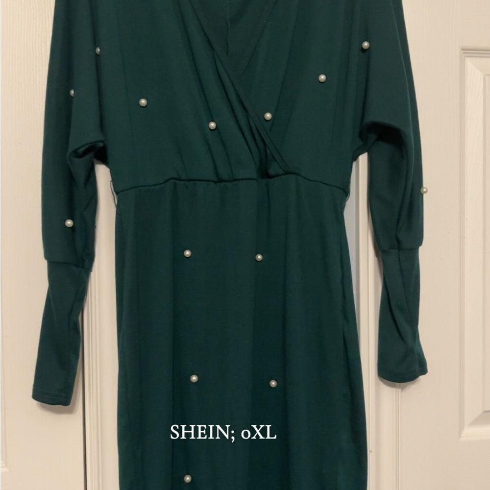 Dark Green Long Sleeve Dress with Pearl